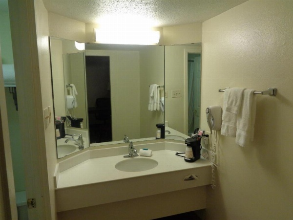 Americas Best Value Inn Montgomery image 10