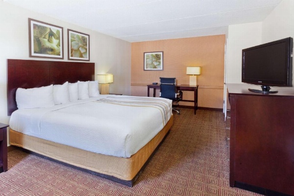 Americas Best Value Inn Montgomery image 17