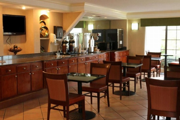 Americas Best Value Inn Montgomery image 4